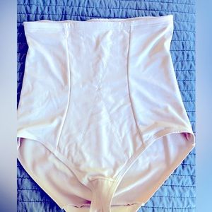 NEVER WORN Shapewear, firm control